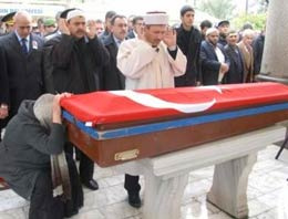 Asker firarisine hüzünlü veda Asker firarisine hüzünlü veda